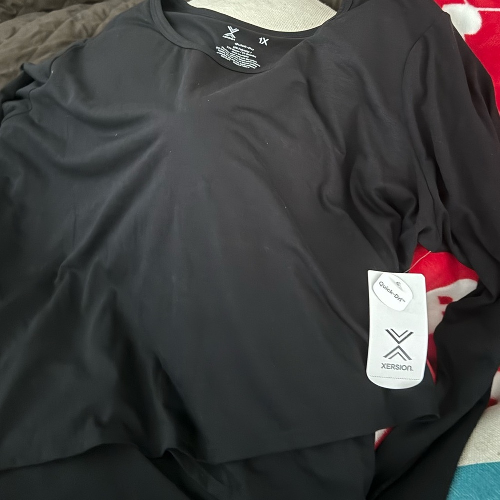 NWT Xersion women’s top. Size 1X.